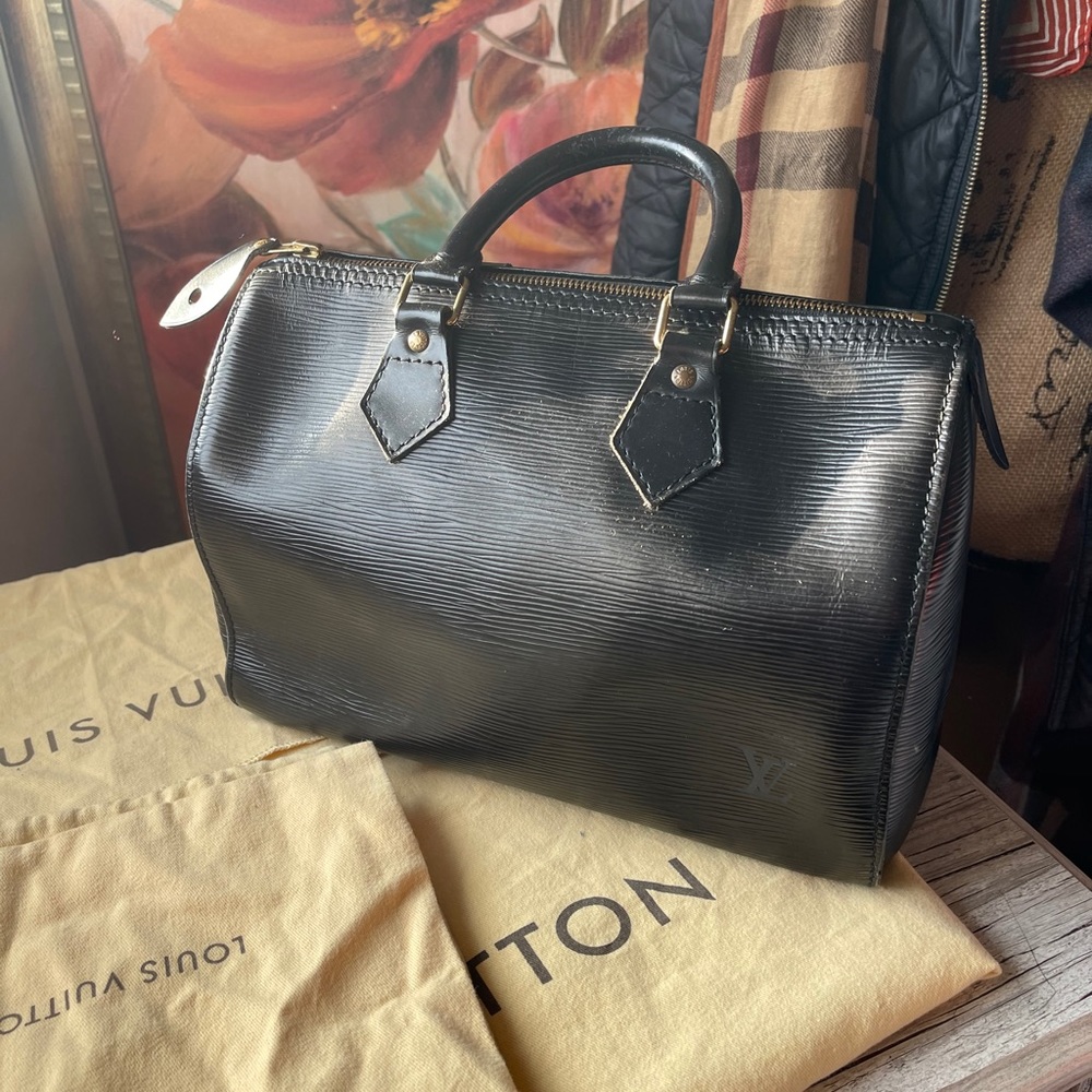 Louis Vuitton epi noir 30